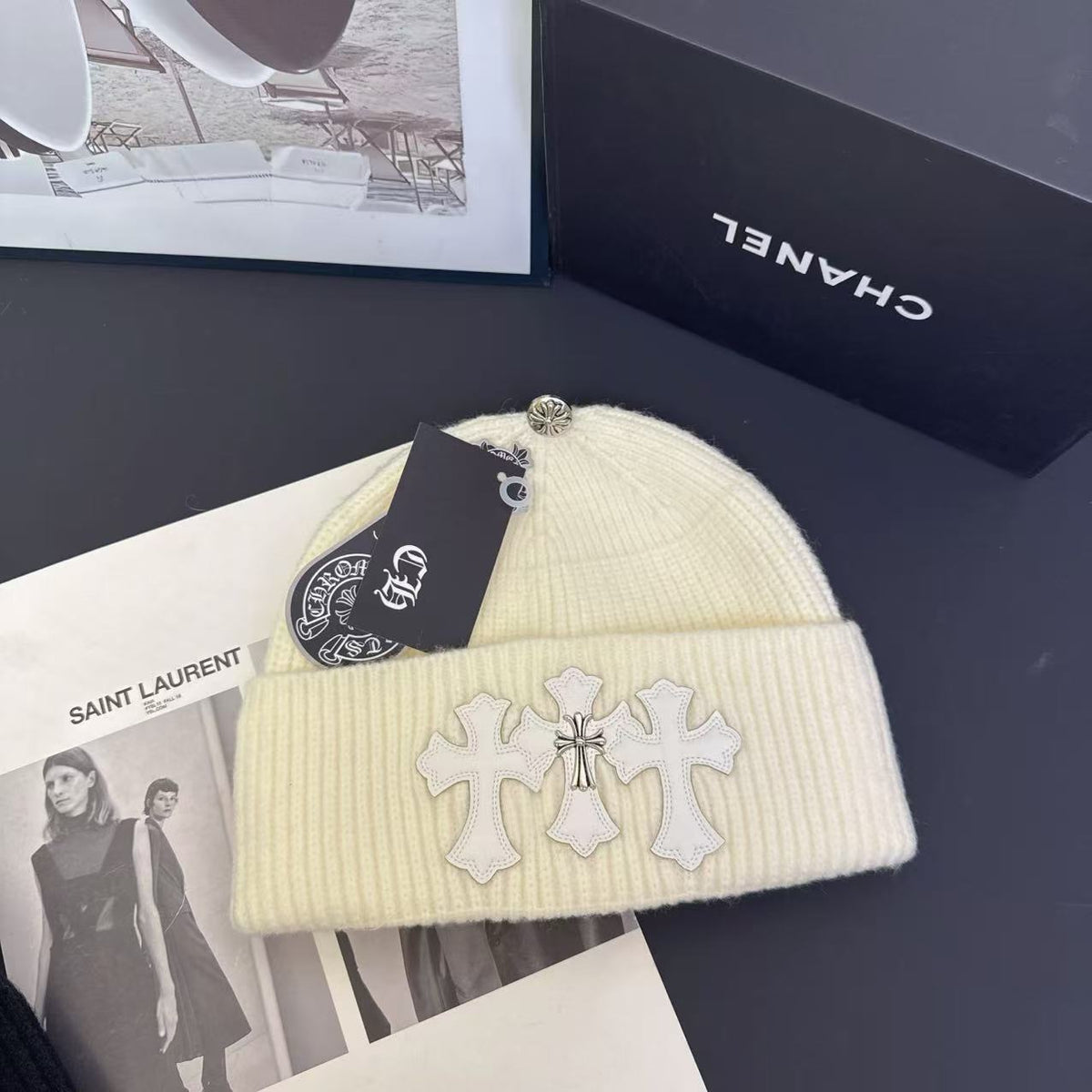 Beanie Tejido Cruz — Protección de Oídos